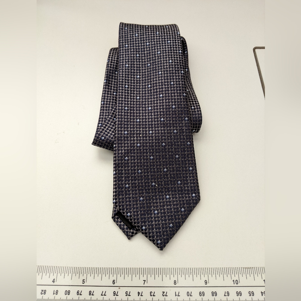 Perry Ellis Navy Silver Speckled 3 inch wide tapered 100% Silk Tie